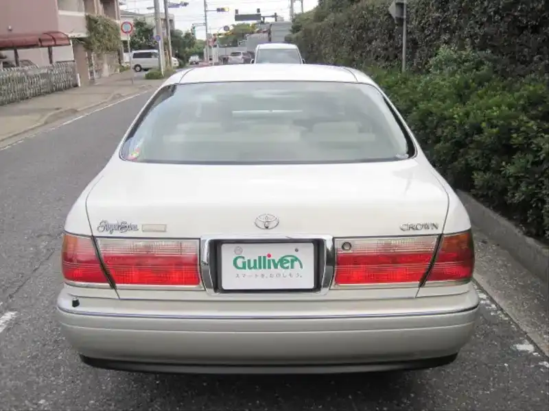 カタログ画像：クラウン（CROWN） ロイヤルエクストラＦｏｕｒ Ｑパッケージ 2001年8月 TA-JZS173 2500cc フロスティホワイトトーニング 燃費9.2km / l  バック