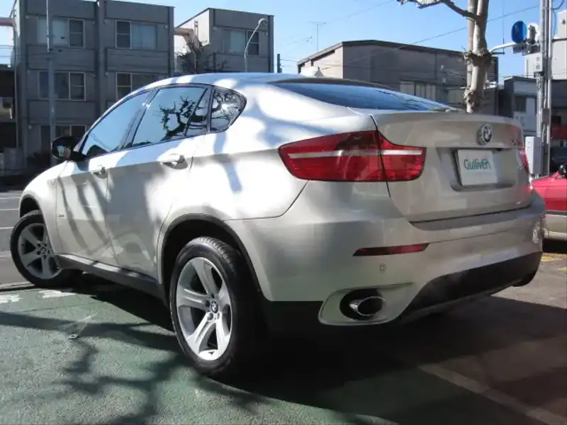 カタログ画像：Ｘ６（X6） ｘＤｒｉｖｅ ３５ｉ 2008年6月 ABA-FG30 3000cc 燃費6.5km / l  バック