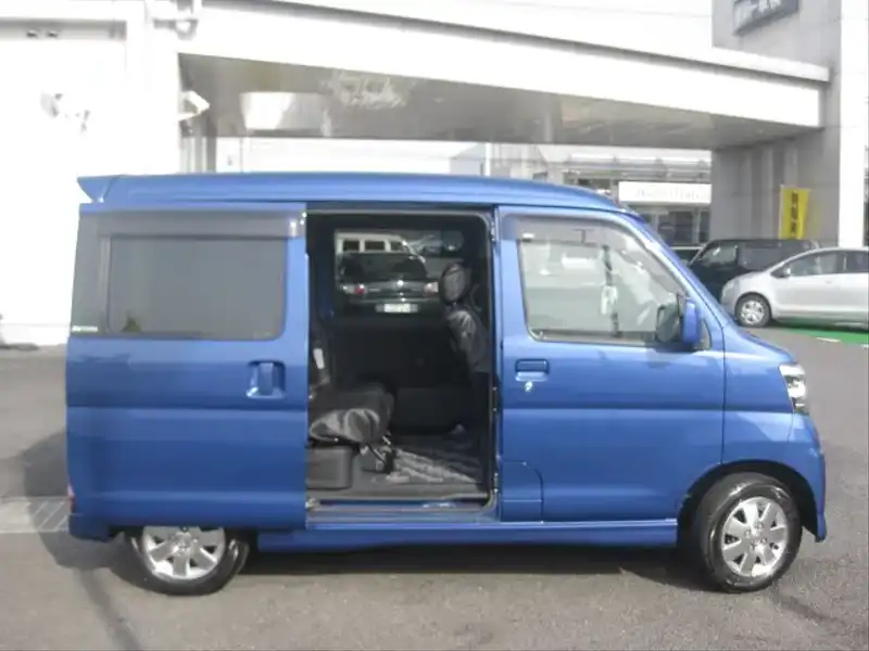 カタログ画像：アトレーワゴン（ATRAI WAGON） カスタムターボＲ 2006年11月 TA-S320G 660cc ブルーマイカメタリック 燃費14.6km / l  外装