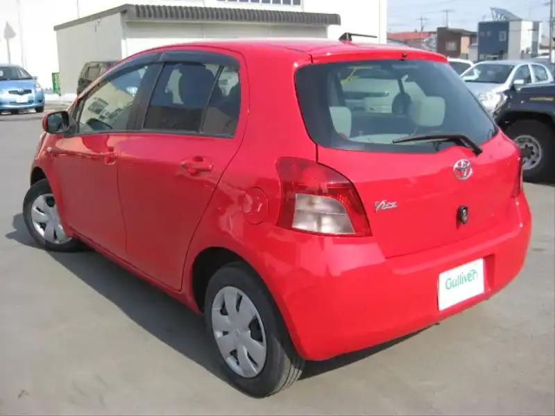 カタログ画像：ヴィッツ（VITZ） Ｆ アドバンスドエディション 2007年1月 DBA-SCP90 1300cc スーパーレッドⅤ 燃費19.6km / l  バック