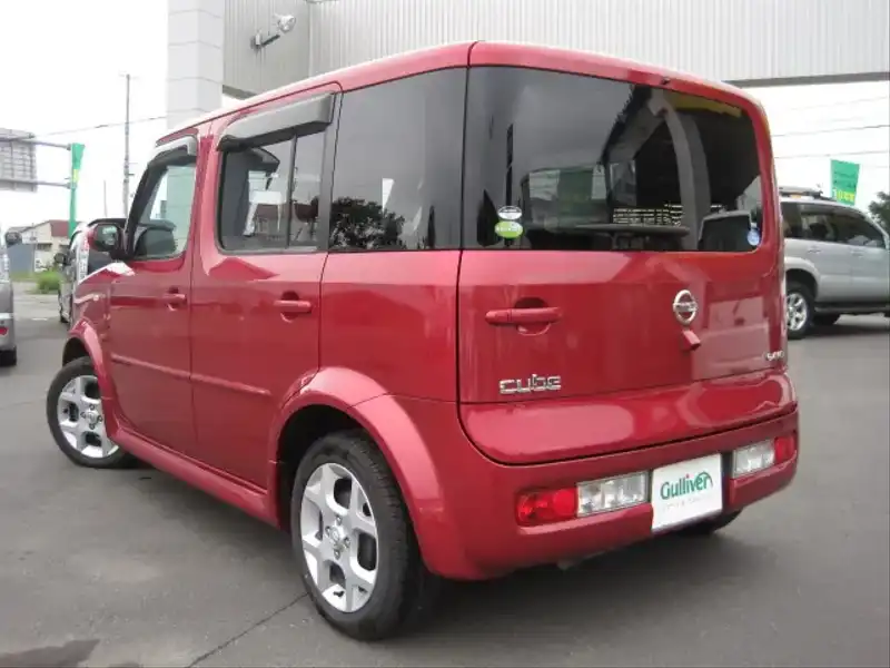 カタログ画像：キューブ（CUBE） １４ＲＳ ＦＯＵＲ 2005年5月 DBA-BNZ11 1400cc ルミナスレッド（Ｍ） 燃費16.0km / l  バック