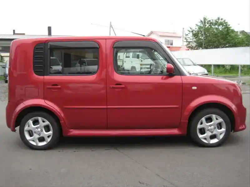 カタログ画像：キューブ（CUBE） １４ＲＳ ＦＯＵＲ 2005年5月 DBA-BNZ11 1400cc ルミナスレッド（Ｍ） 燃費16.0km / l  外装