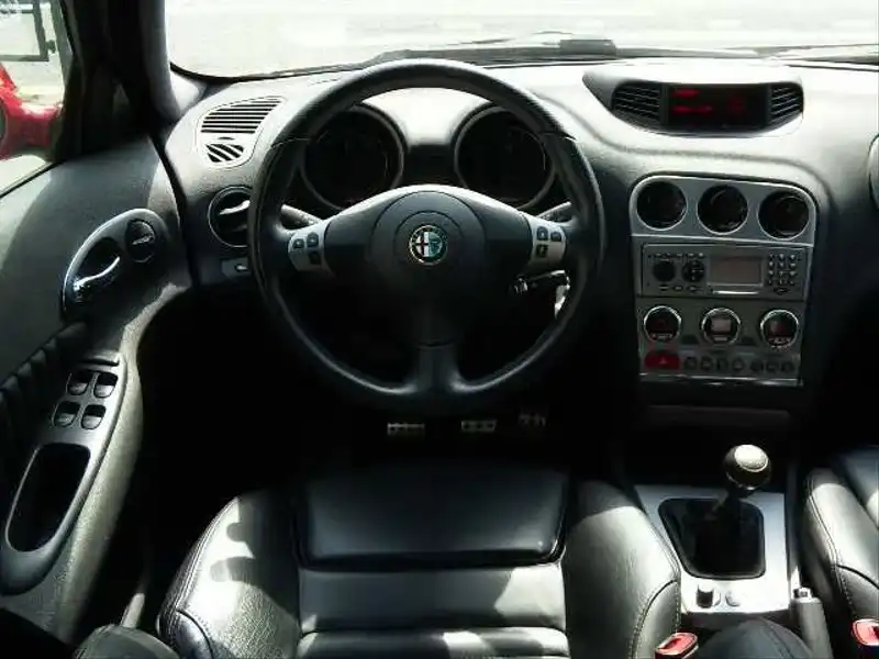 カタログ画像：アルファ１５６（ALFA 156） ＧＴＡ ３．２ Ｖ６ ２４Ｖ 2002年7月 GH-932AXB 3200cc アルファレッド 内装