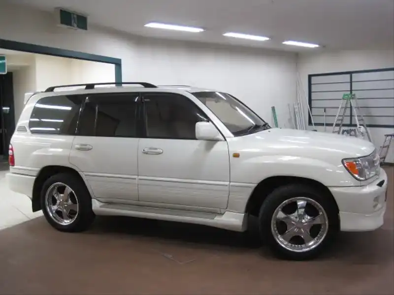 カタログ画像：ランドクルーザー１００（LAND CRUISER 100） ＶＸリミテッド 1999年8月 GF-UZJ100W 4700cc ホワイトパールマイカ 燃費6.1km / l  外装