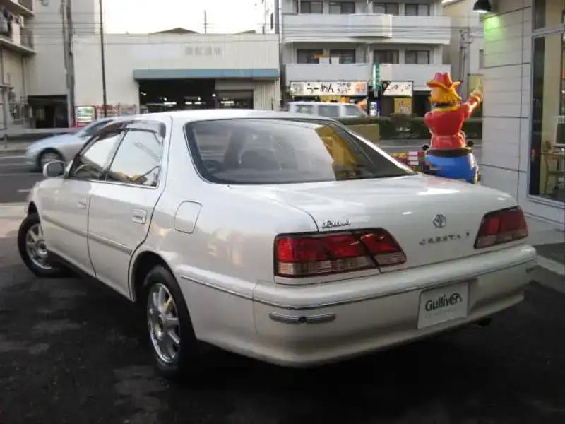 カタログ画像：クレスタ（CRESTA） ２．０エクシード エクセレントエディション 1998年12月 GF-GX100 2000cc スーパーホワイトパールマイカ 燃費11.6km / l  バック