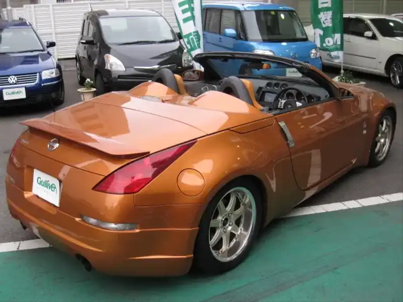 カタログ画像：フェアレディＺ（FAIRLADY Z） ロードスターバージョンＴ 2004年9月 CBA-HZ33 3500cc サンセットオレンジ（ＰＭ） 燃費8.6km / l  バック