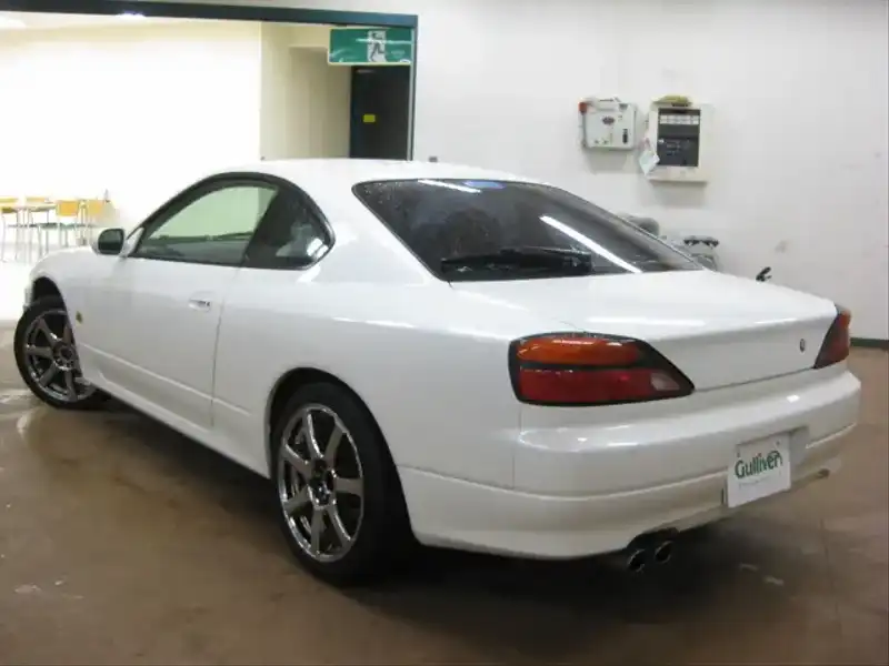 カタログ画像：シルビア（SILVIA） オーテックバージョン 1999年10月 GF-S15 2000cc パールホワイト（3P) バック