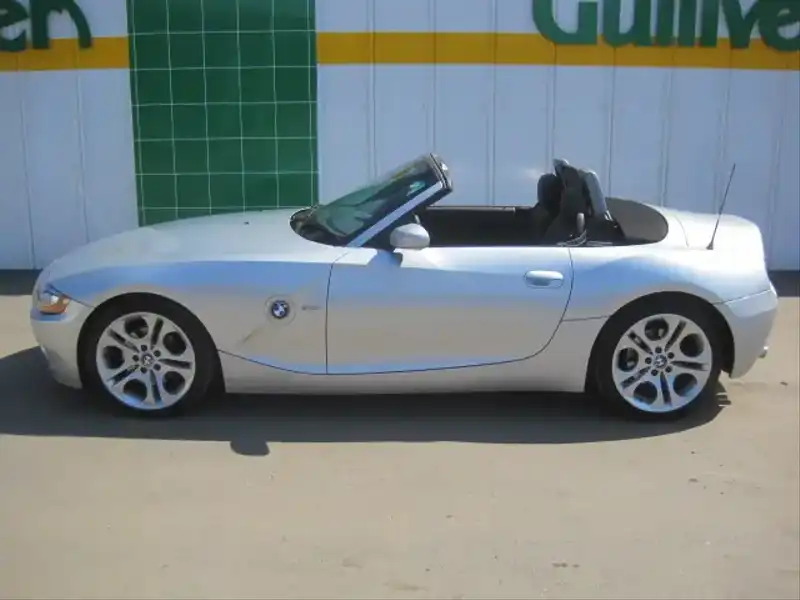 カタログ画像：Ｚ４（Z4） ３．０ｉ 2003年10月 GH-BT30 3000cc チタンシルバー（メタリックカラー） 燃費10.6km / l  外装