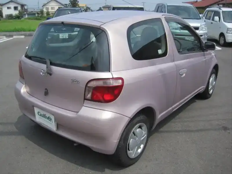 カタログ画像：ヴィッツ（VITZ） Ｆ Ｄパッケージ 2000年8月 TA-SCP10 1000cc ペールローズメタリックオパール 燃費21.5km / l  バック