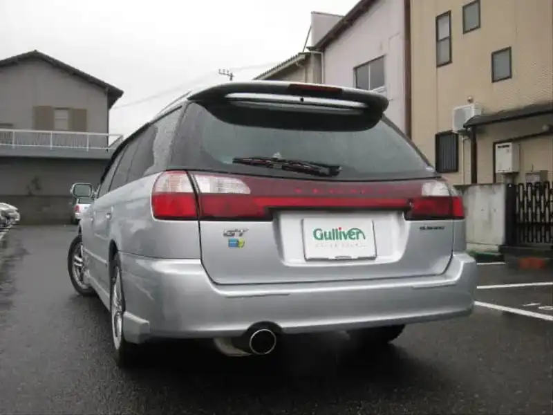 カタログ画像：レガシィツーリングワゴン（LEGACY TOURING WAGON） ＧＴ 2002年5月 TA-BH5 2000cc プレミアムシルバー・メタリック 燃費10.6km / l  バック