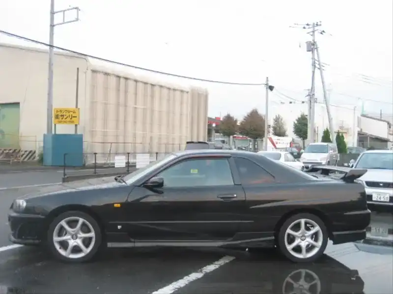 カタログ画像：スカイライン（SKYLINE） ２５ＧＴ 1998年5月 GF-ER34 2500cc ブラックパール 燃費11.0km / l  外装