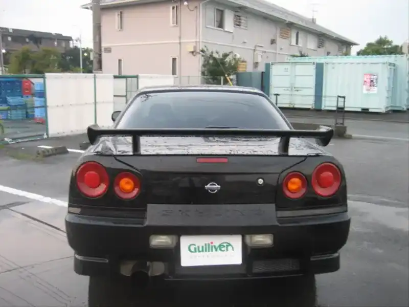 カタログ画像：スカイライン（SKYLINE） ２５ＧＴ 1998年5月 GF-ER34 2500cc ブラックパール 燃費10.6km / l  バック