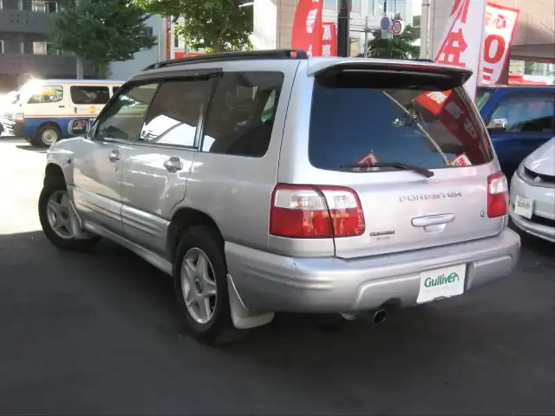 カタログ画像：フォレスター（FORESTER） Ｃ／２０スペシャルⅡ 2001年10月 GF-SF5 2000cc プレミアムシルバー・メタリック 燃費12.6km / l  外装