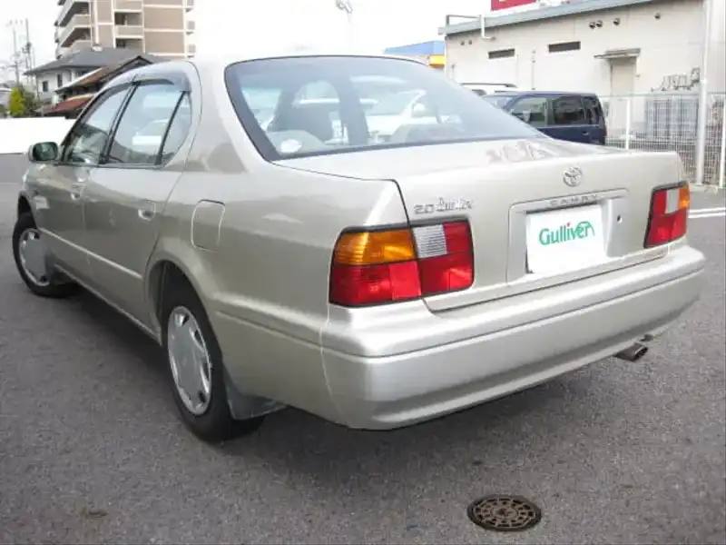 1001749 | カタログ画像：カムリ（CAMRY） ルミエール 1996年5月 E-SV41 2000cc フラクセンマイカメタリック バック