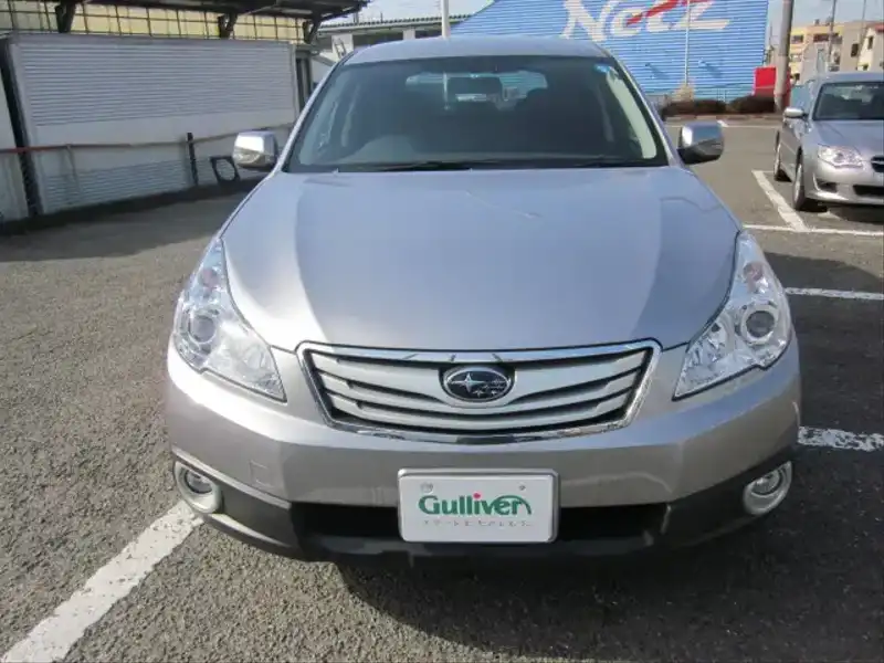 カタログ画像：レガシィアウトバック（LEGACY OUTBACK） ２．５ｉ 2010年5月 DBA-BR9 2500cc スティールシルバー・メタリック 燃費14.0km / l  フロント