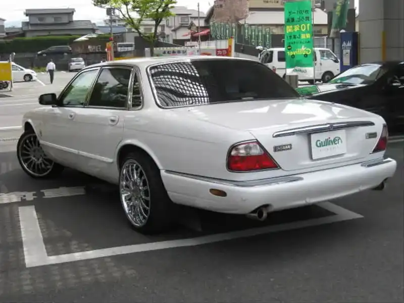 9002813 | カタログ画像：ＸＪ（XJ） ＸＪ スポーツ３．２－Ｖ８ 2001年7月 GF-J13KB 3200cc バック