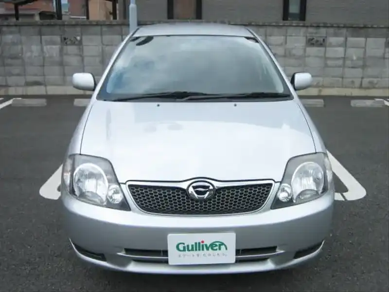 カタログ画像：カローラフィールダー（COROLLA FIELDER） Ｘ リミテッド 2002年5月 TA-NZE121G 1500cc シルバーメタリック 燃費16.6km / l  フロント