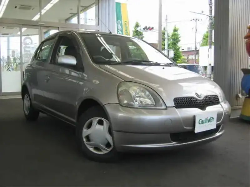 カタログ画像：ヴィッツ（VITZ） Ｆ Ｄパッケージ １０ミリオンセレクション 2001年5月 TA-NCP15 1300cc グレーメタリック 燃費18.2km / l  メイン（その他）