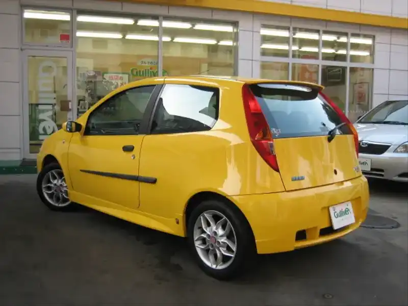 カタログ画像：プント（PUNTO） ＨＧＴアバルト 2000年6月 GF-188A1 1800cc ブルーム・イエロー バック