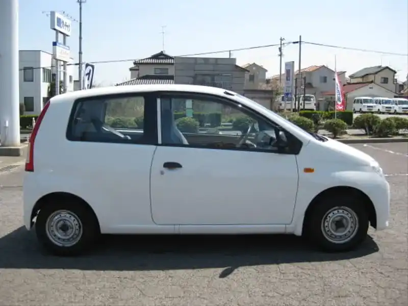 カタログ画像：ミラ（MIRA） Ａ 2002年12月 LE-L260V 660cc ホワイト 燃費18.4km / l  外装