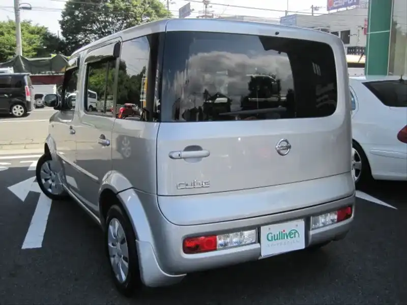 カタログ画像：キューブ（CUBE） １４Ｓ プラスナビ 2006年10月 DBA-BZ11 1400cc ダイヤモンドシルバー（Ｍ） 燃費16.4km / l  バック