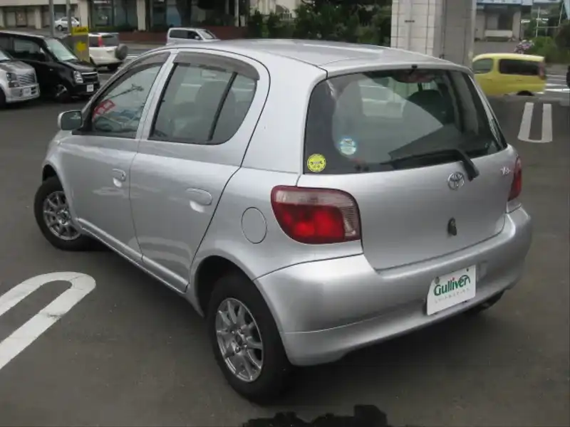 カタログ画像：ヴィッツ（VITZ） Ｕ 2000年12月 TA-NCP15 1300cc シルバーメタリック 燃費18.2km / l  バック