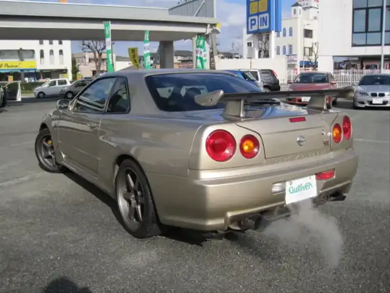 カタログ画像：スカイライン（SKYLINE） ＧＴ－Ｒ Ｍスペック 2001年5月 GF-BNR34 2600cc シリカブレス（ＲＰＭ）（スーパーファインハードコート） 燃費8.1km / l  バック