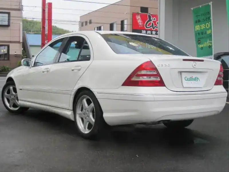 カタログ画像：Ｃクラス（C-CLASS） Ｃ３２０スポーツライン 2001年7月 GF-203064 3200cc アラバスターホワイト 燃費8.4km / l  バック